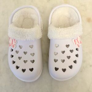 Koala Fleece Lined White Clogs w/ Heart Vent Butterfly Jibets ‎ Child Size 11